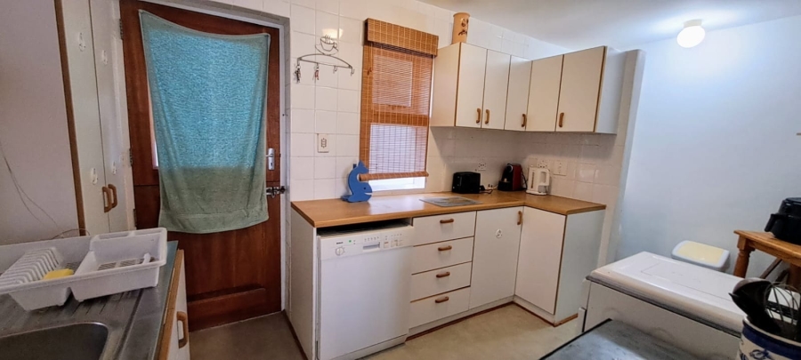 To Let 5 Bedroom Property for Rent in Vermont Western Cape
